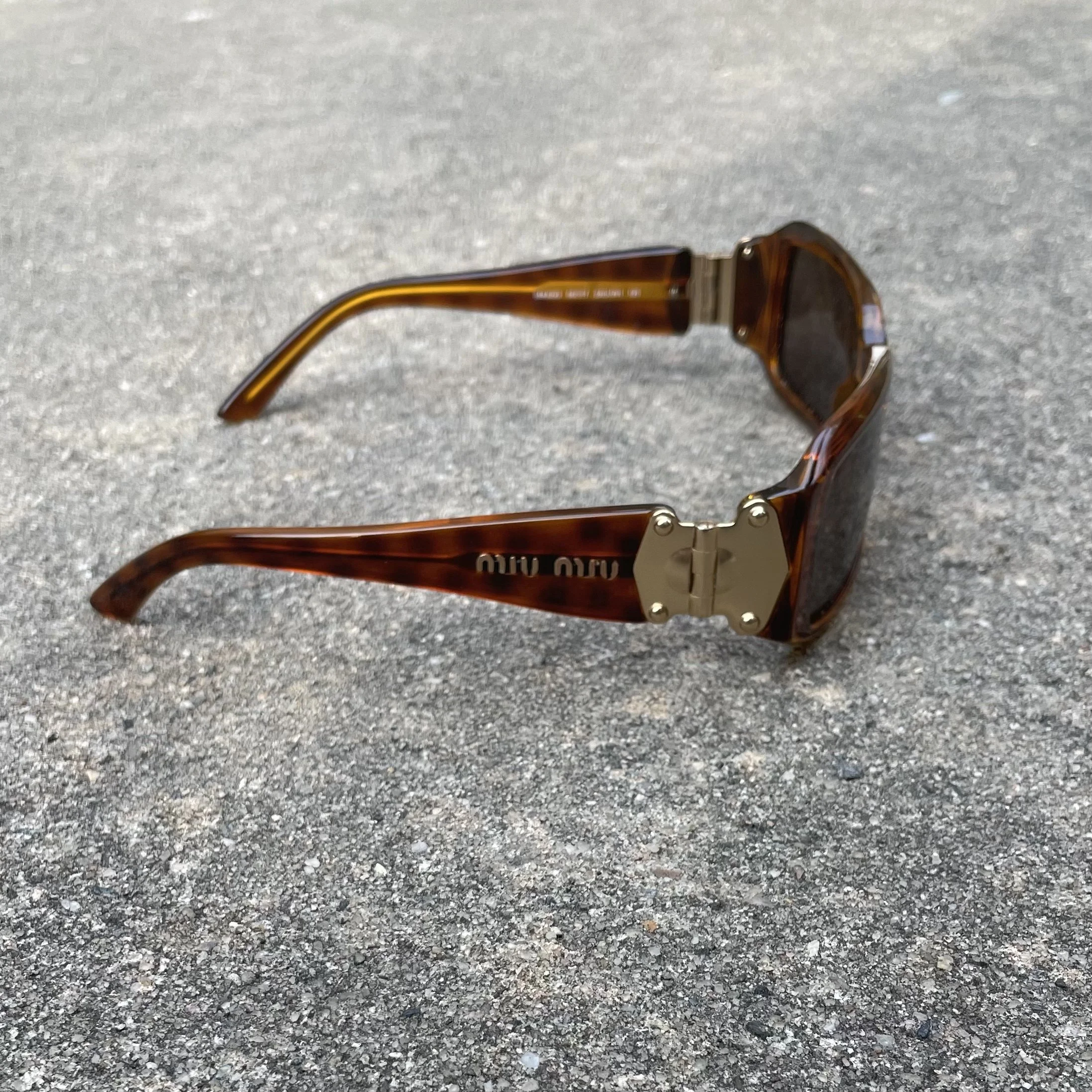 y2k miu miu sunglasses — muñeca vintage
